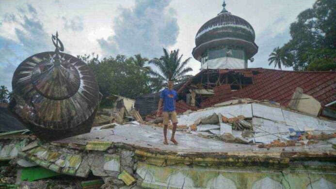 pegawai bapas nusakambangan mengadakan penggalangan dana untuk korban gempa di sumatera barat