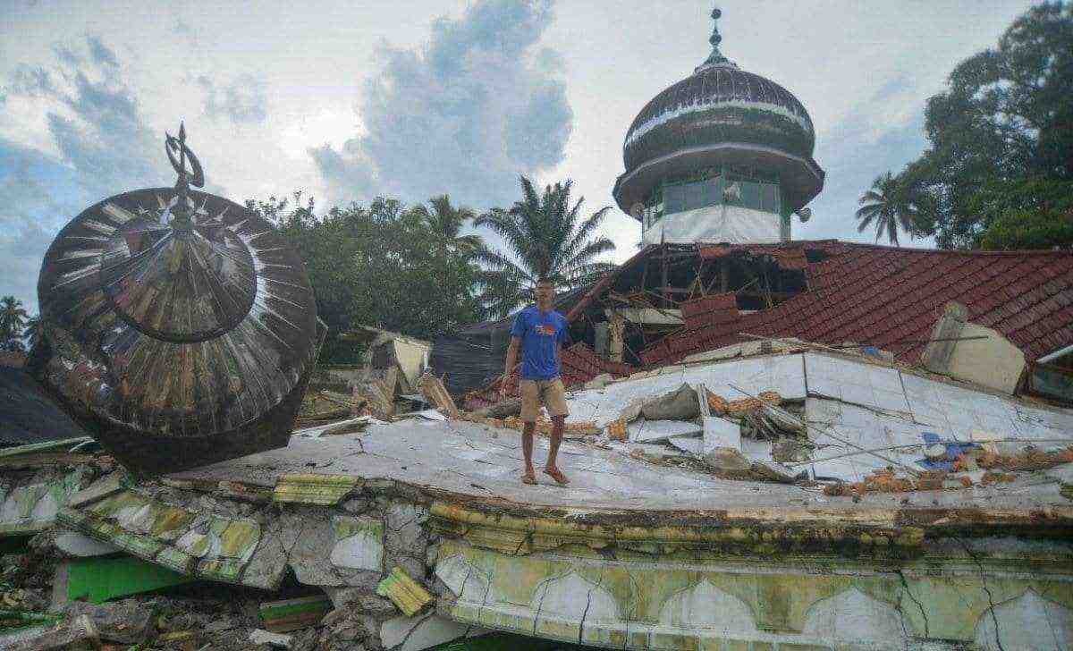 pegawai bapas nusakambangan mengadakan penggalangan dana untuk korban gempa di sumatera barat