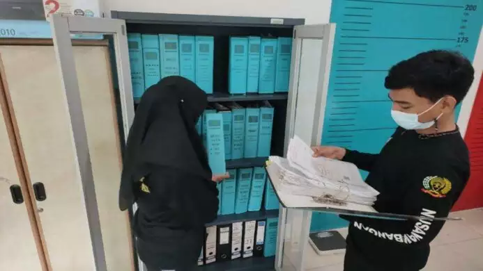 pemeriksaan berkas registrasi untuk meningkatkan pelayanan pada narapidana