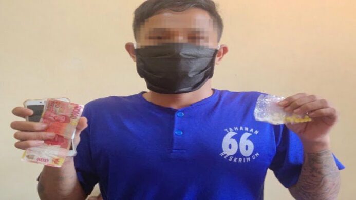 pemuda penjual barang haram ditangkap polres pekalongan