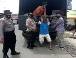 Satu Truk Semen Diserahkan Kapolresta Banyumas Kepada Korban Bencana Alam