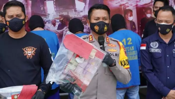 polres semarang tangkap pelaku penusukan dan pemukulan