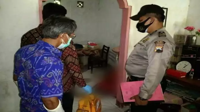 polsek Adimulyo Kebumen cek nenek yang meninggal dirumahnya