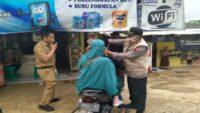 Polsek Dayeuhluhur Cilacap Bagikan Masker Kepada Masyarakat
