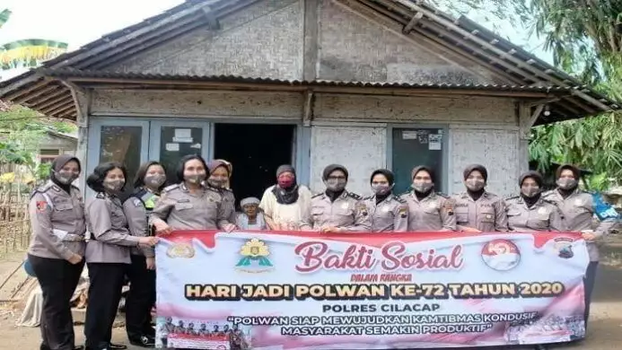 polwan polres cilacap gelar bakti sosial