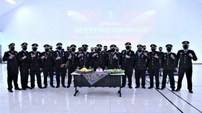 puncak acara peringatan hdkd lapas khusus karanganyar mengikuti upacara hari kemenkumham hdkd ke 76 tahun 2021
