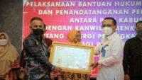 Tandatangani Kontrak Dengan OBH, Kakanwil : Setiap Warga Negara Berhak atas Bantuan Hukum
