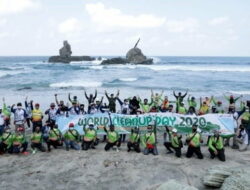 Pertamina Bersih-bersih Pantai Permisan Cilacap